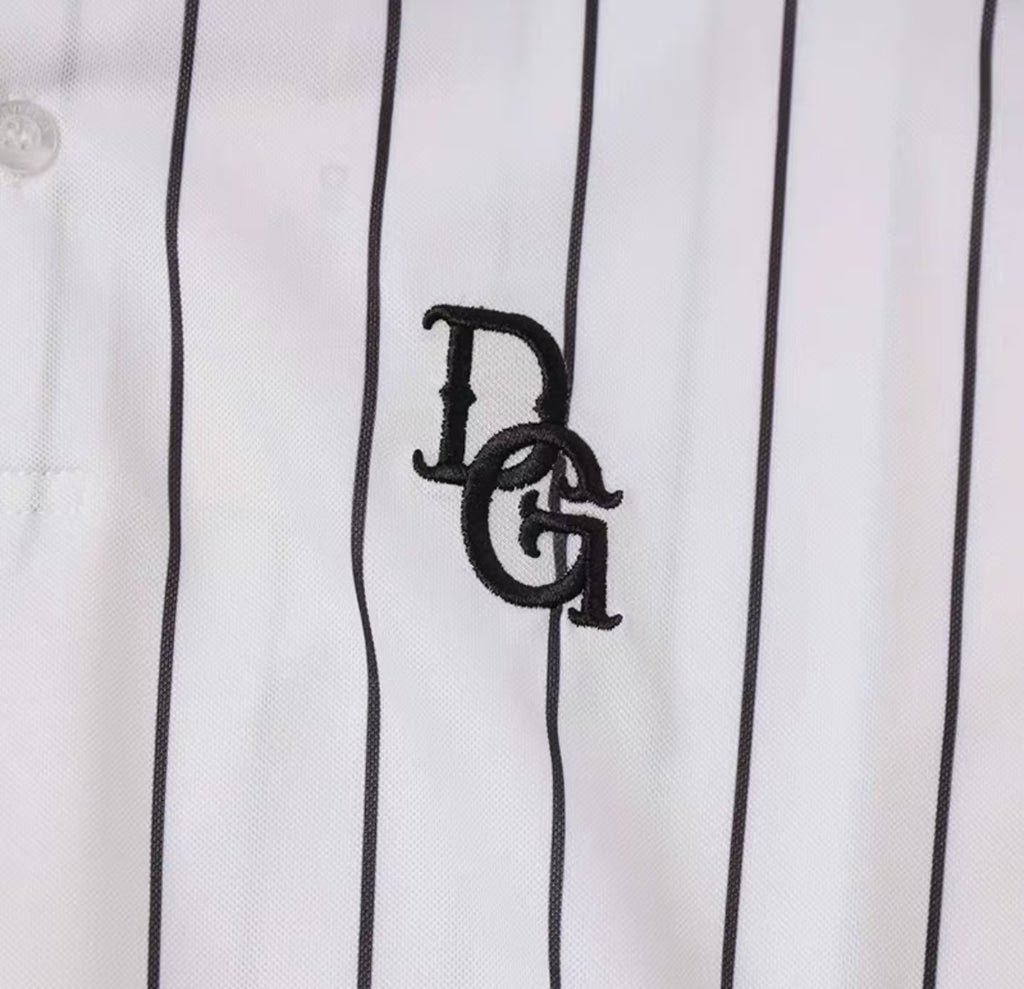 Devereux men’s embroidered chest detail